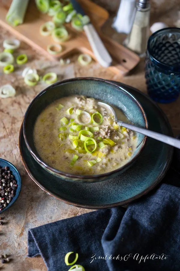 Cremige Hackfleisch-Lauch-Suppe für den Osterbrunch
