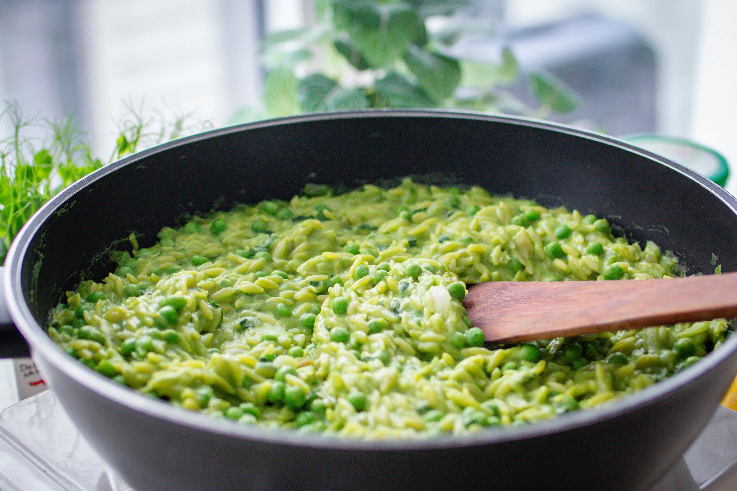 Cremiges Bärlauch-Orzo - leckeres One-Pan-Frühlingsgericht