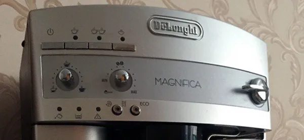 DeLonghi Magnifica Silber