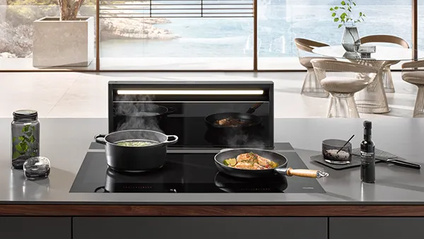 Der Miele Tischlüfter „Black Levantar“ im ausgefahrenen Zustand