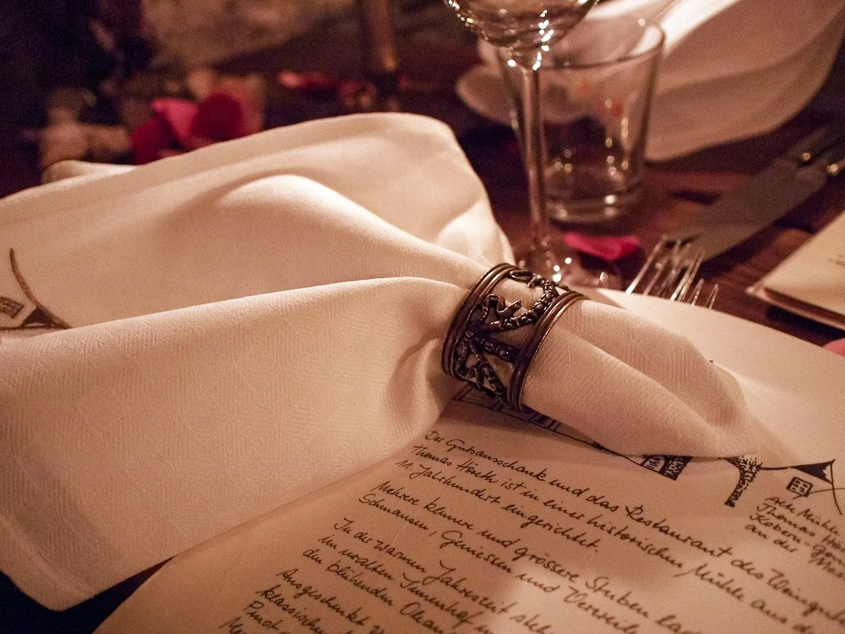 Der steile Aufstieg durch die terrassierten Weinberge