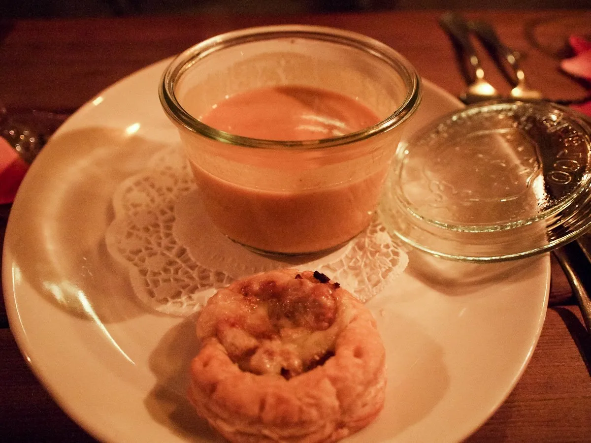 Detail der liebevollen Tischdekoration im Restaurant