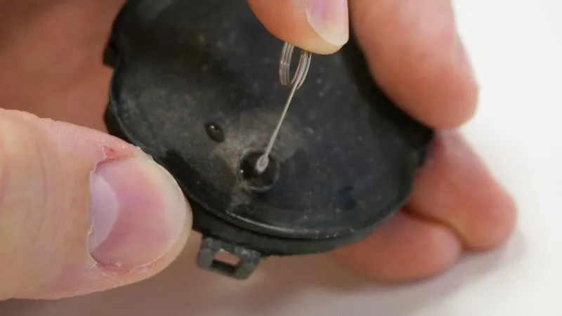 Diffusorplatte mit Nadel reinigen