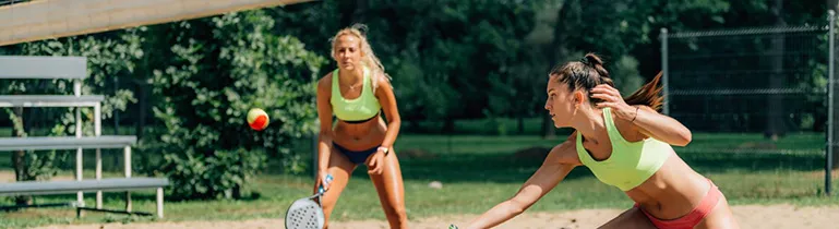 Diverse Ballsportarten wie Fußball und Basketball in Deutschland