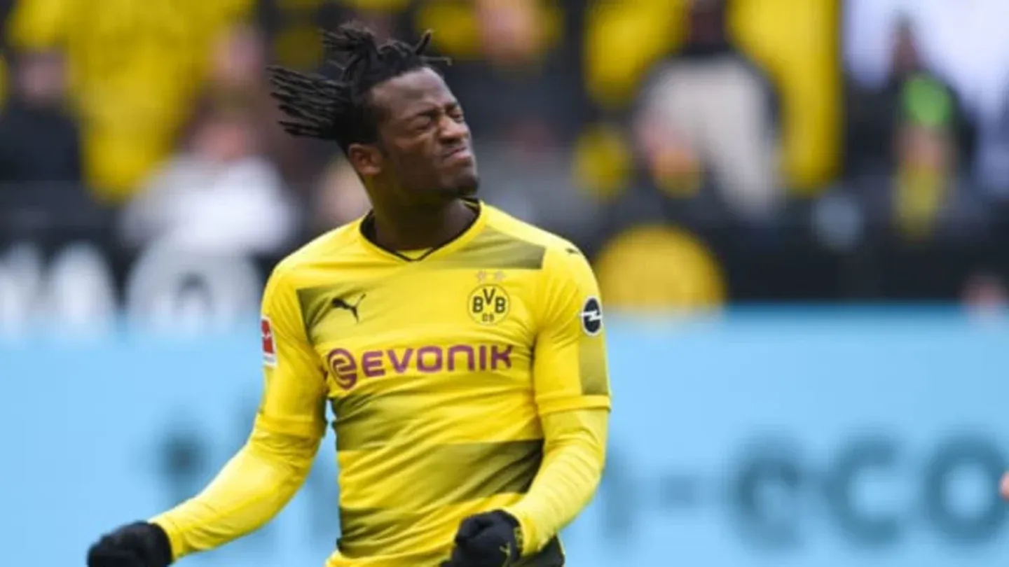 Dortmund’s Belgian striker Michy Batshuayi reacts during the German first division Bundesliga football match Borussia Dortmund vs Hanover 96, in Dortmund, western Germany, on March 18, 2018. / AFP PHOTO / Patrik STOLLARZ