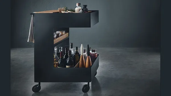 Ein eleganter Servierwagen, der Funktionalität und Stil vereint