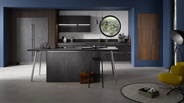 Ein moderner Kochtisch, der als zentrales Element in der Küche dient