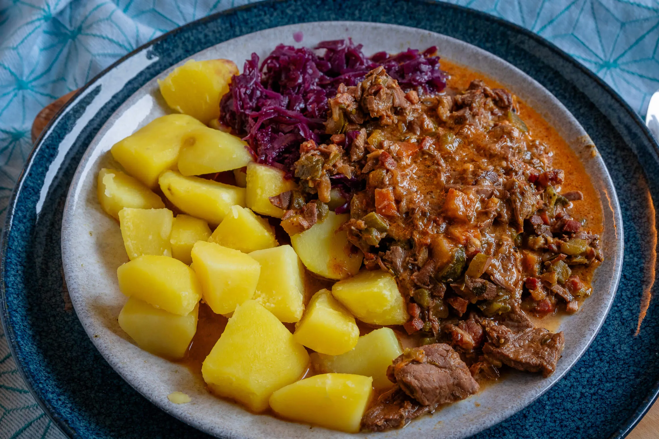 Ein Topf voll mit zarten Rouladen, die einfachsten Rouladen der Welt