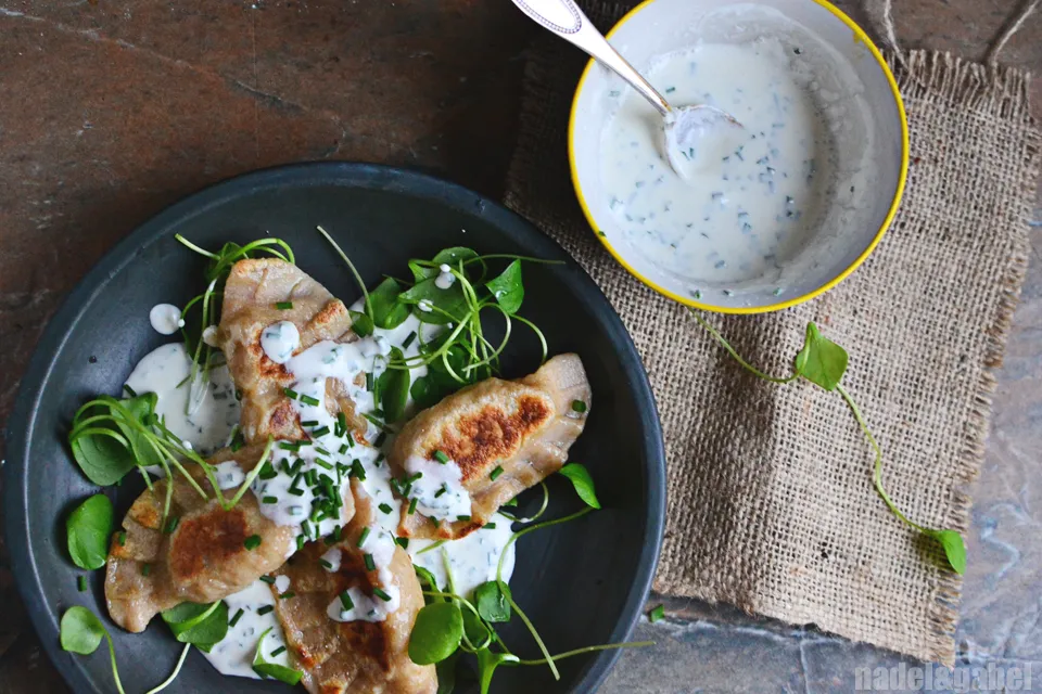 Ein weiterer Blick auf die perfekt gebratenen Pierogi