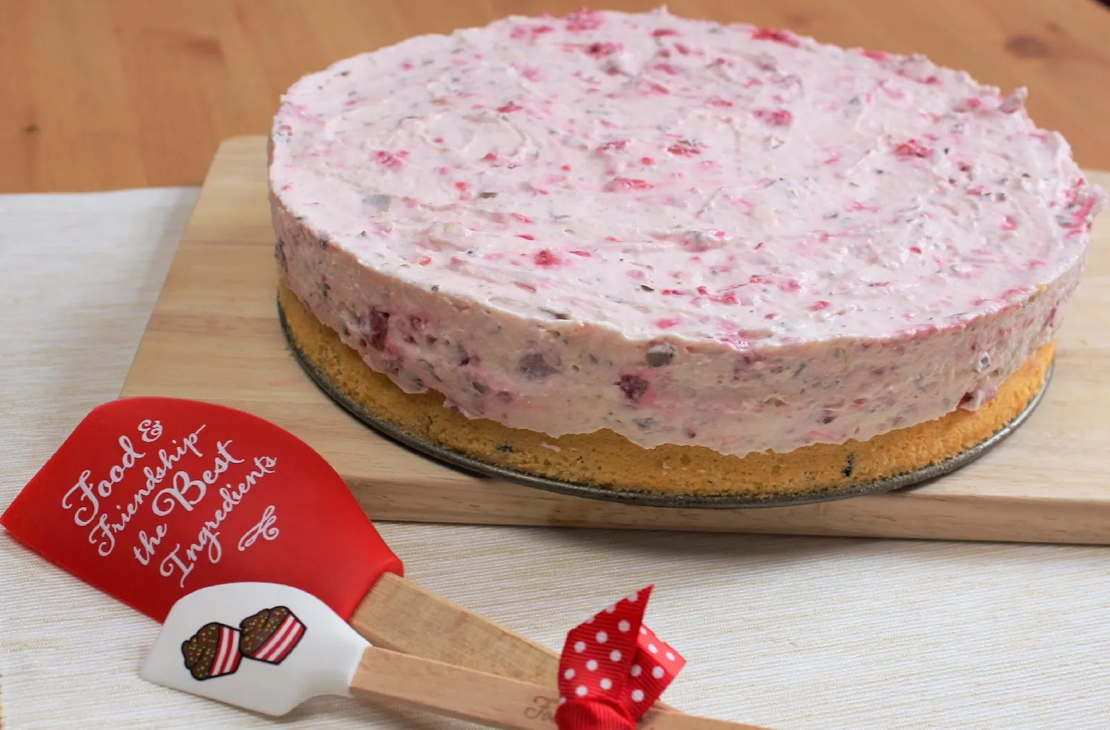 Eine Ansicht der Yogurette Torte im Schnitt, zeigt die Schichten