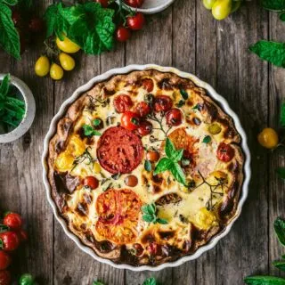 Eine knusprige Sommer Quiche mit Heirloom-Tomaten und Mascarpone