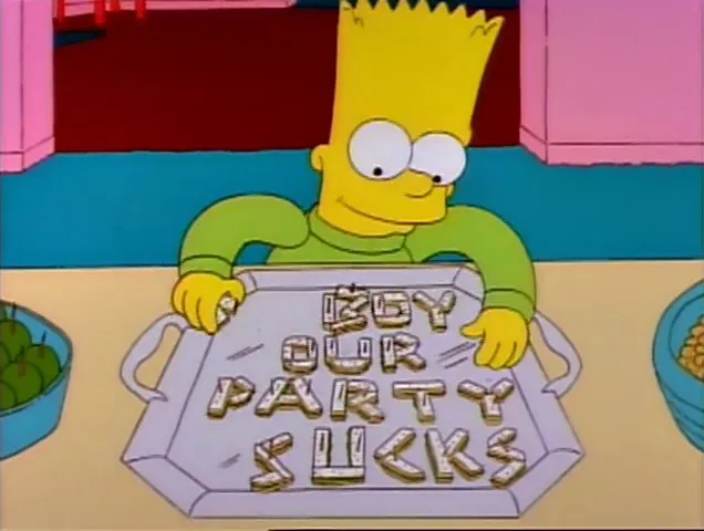 Eine Nahaufnahme der umarrangierten Sandwichplatte, die nun „BOY OUR PARTY SUCKS“ liest