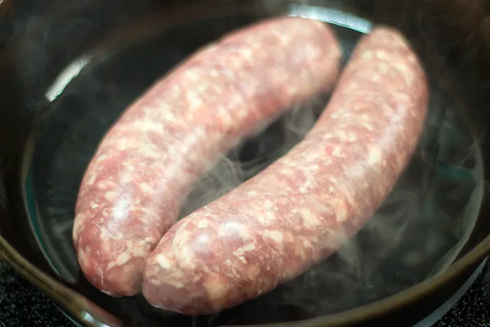 Fertige Currywurst-Soße im Topf