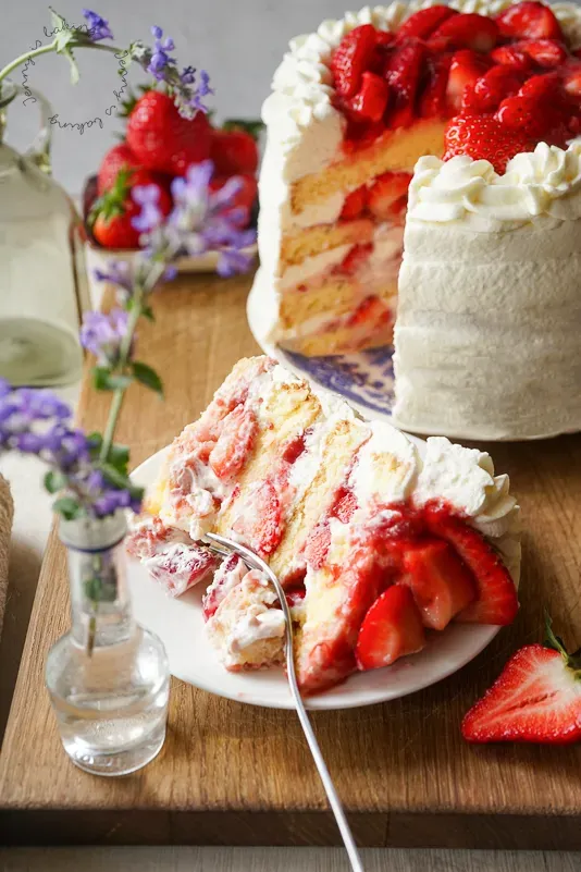 Finnische Erdbeertorte Mansikkakakku