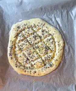 Fladen verzieren und backen