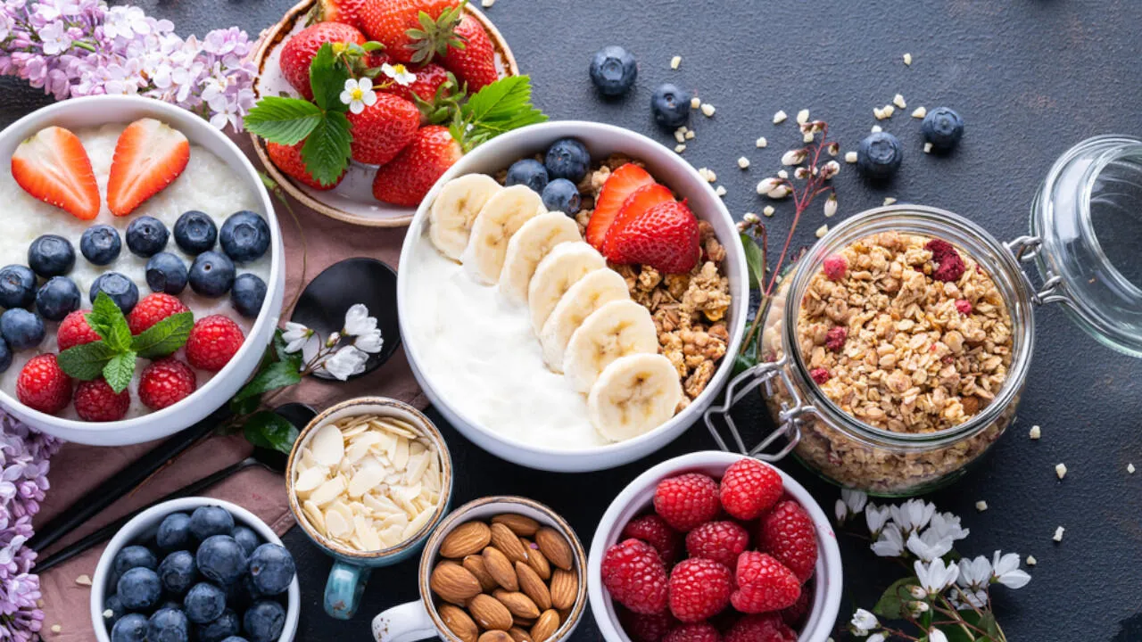 Früchte, Nüsse, Getreideflocken: Bei den Zutaten Ihres Müslis können Sie immer wieder variieren.