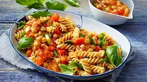 Fusilli mit Paprika-Sugo, schnell und lecker.