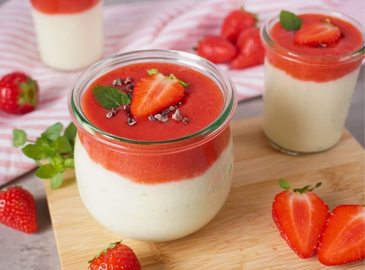 Grießbrei mit frischen Erdbeeren