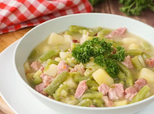Grüne Bohnen Eintopf mit Kassler, ein deftiges Gericht