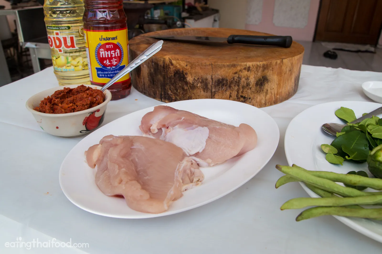 Hähnchen gebraten mit roter Currypaste