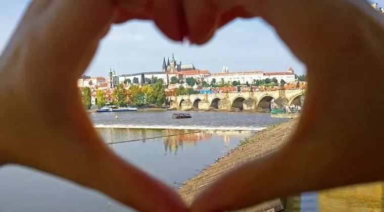 Historische Karlsbrücke in der goldenen Stadt Prag