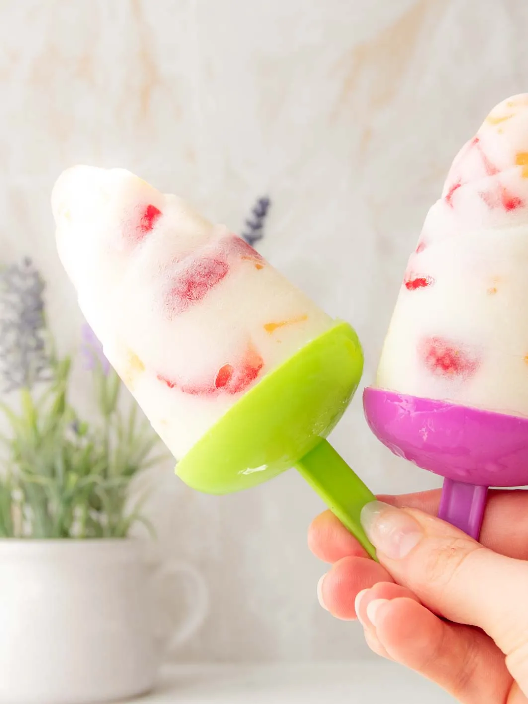 Joghurteis mit Erdbeere und Mango ohne Eismaschine