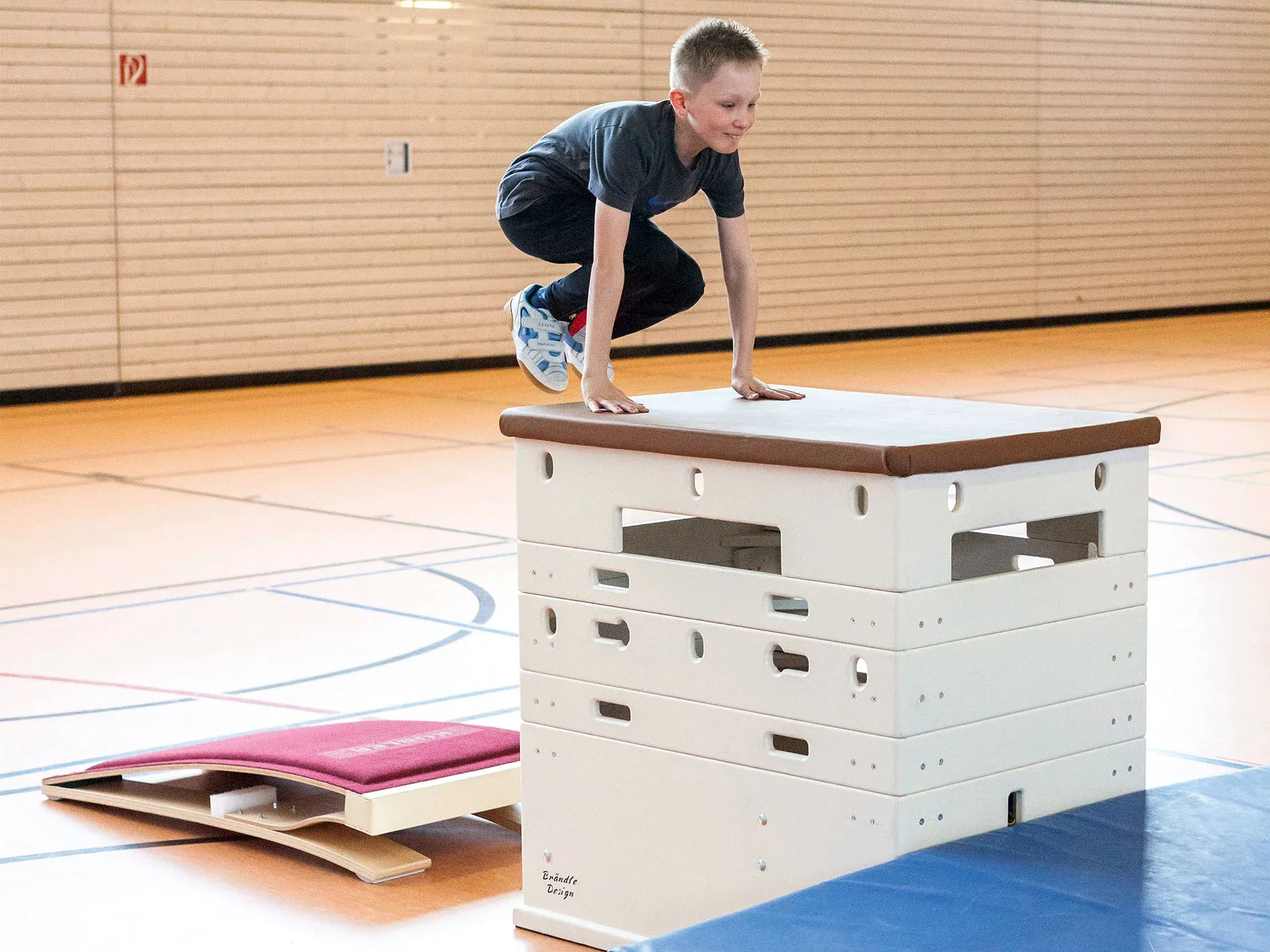 Klassisches Sprungbrett aus Holz
