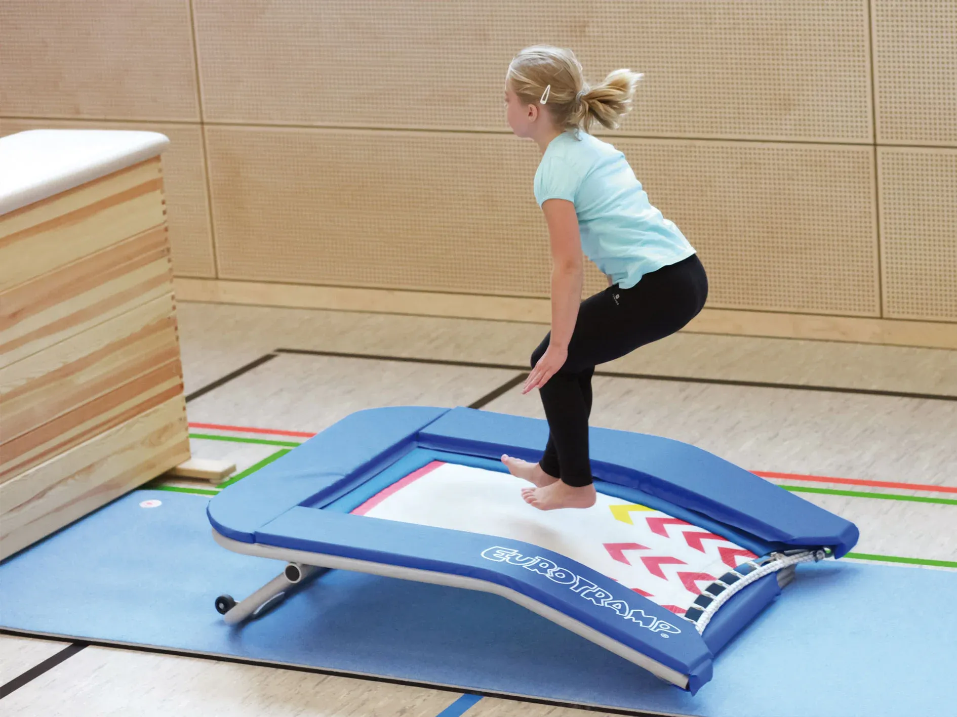 Kombination aus Sprungbrett und Trampolin