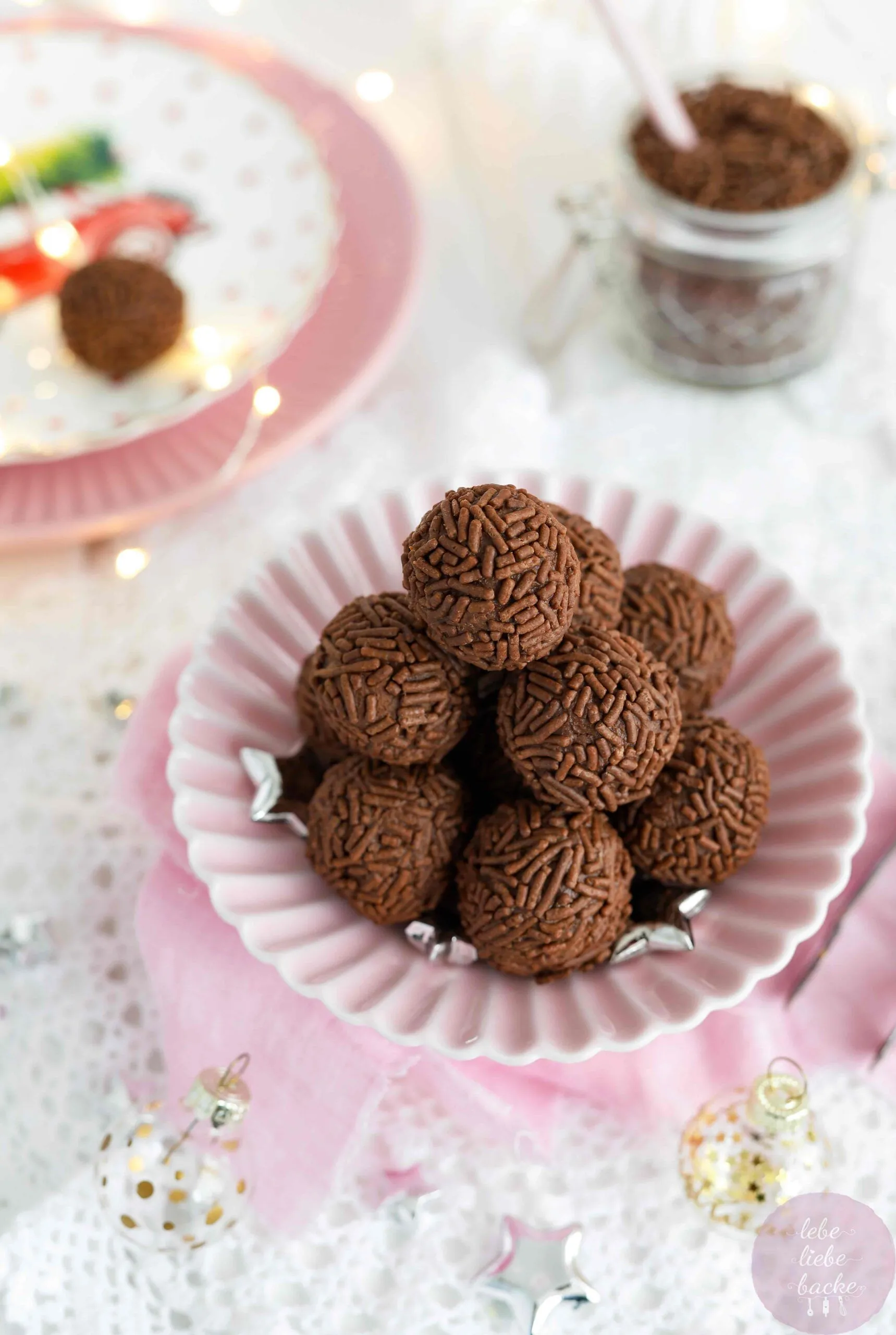 Köstliche Rumkugeln bereit zum Servieren oder Verschenken