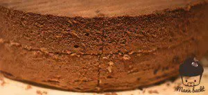 Markierter Sachertortenboden für präzises Zusammensetzen