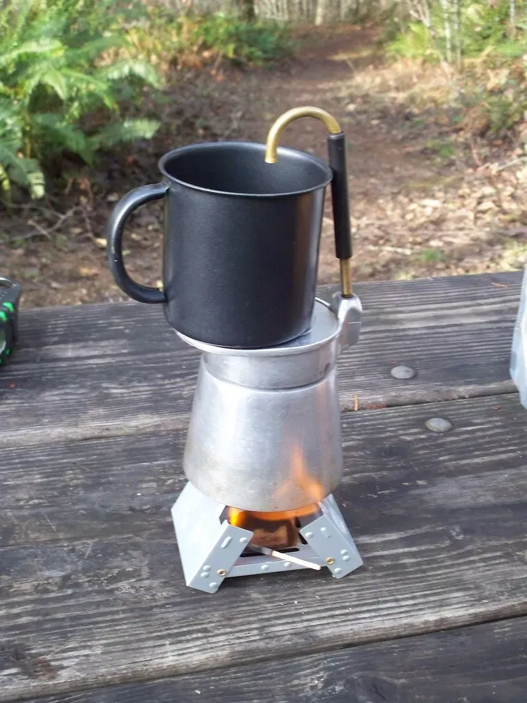 Meine GSI Camping-Mokkakanne mit einem Esbit-Kocher-Nachbau
