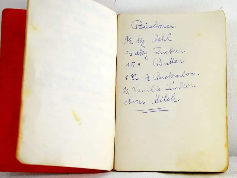 Omas handgeschriebenes Rezeptheft
