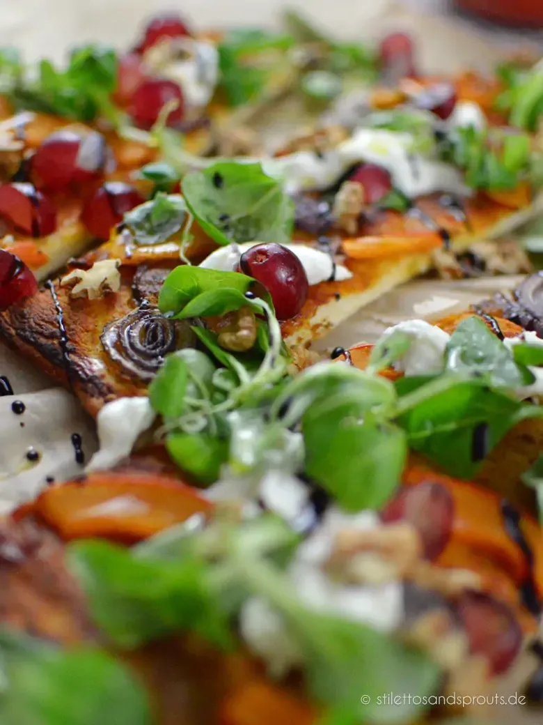 Pizza mit Kürbis und Burrata