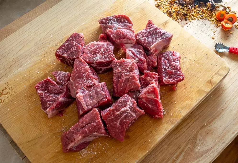 Rindfleischwürfel für das Chili con Carne