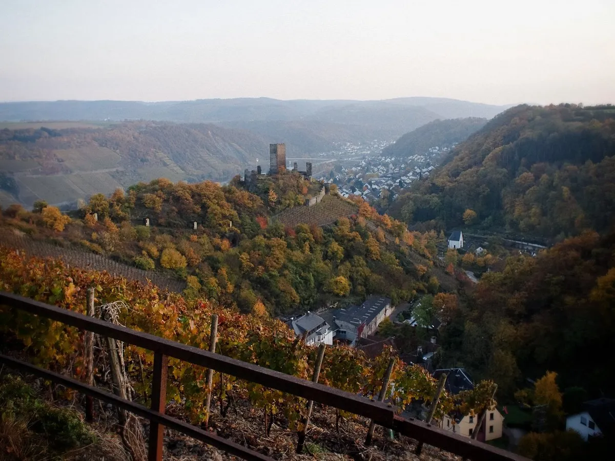 Rustikale Elemente und liebevolle Dekoration in einem der Zimmer