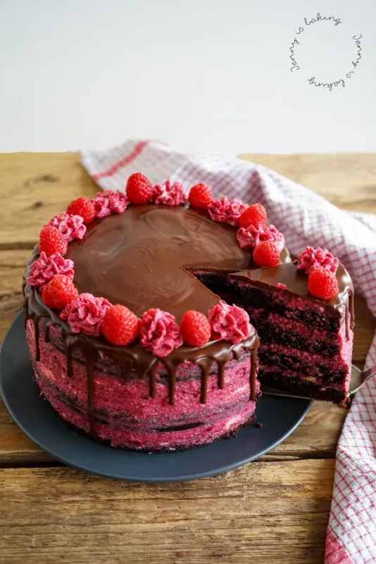 Saftige Himbeer-Schoko-Torte