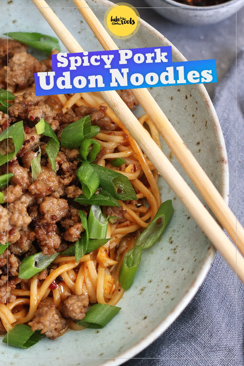 Scharfe Udon-Nudeln mit Schweinefleisch