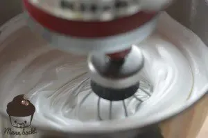 Seidig matter Eischnee für Sachertorte