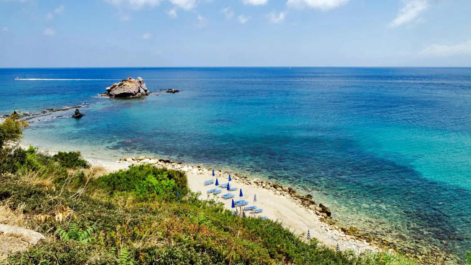 Strand bei Polis auf Zypern, nahe dem Bad der Aphrodite