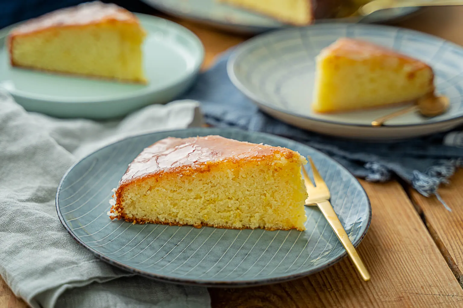 Super saftig und so lecker - runder Zitronenkuchen