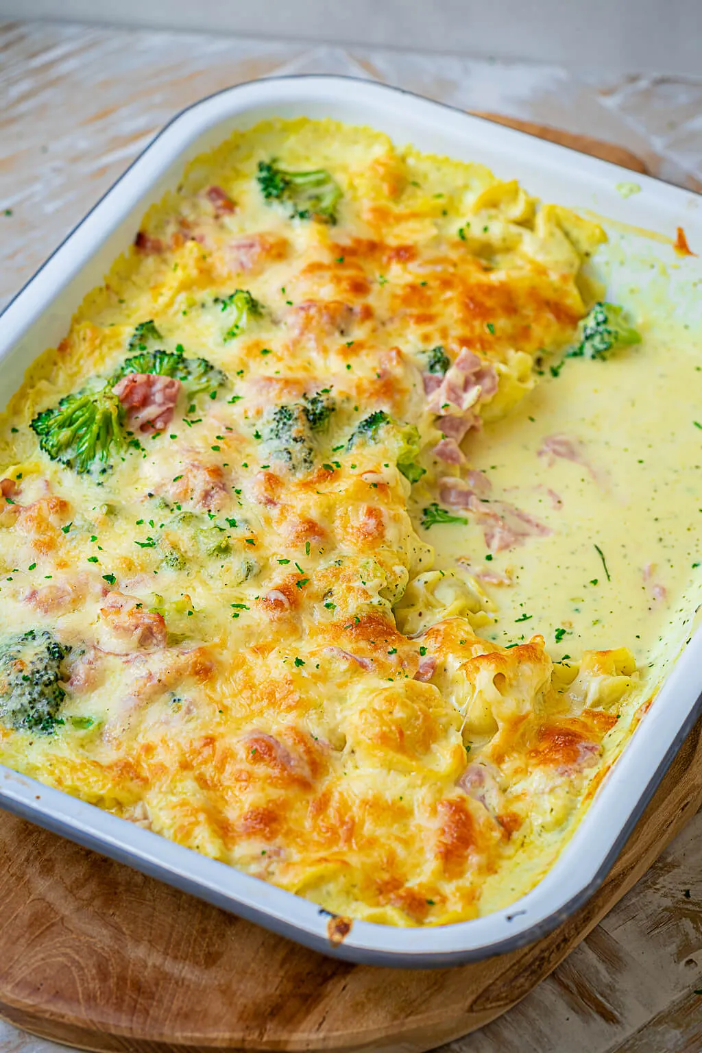 Tortellini Käse-Sahne Soße mit Schinken und Brokkoli im Ofen überbacken