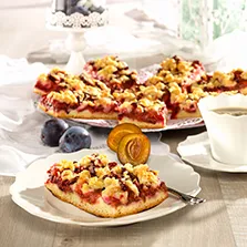 Traditioneller Zwetschgenkuchen mit Streuseln