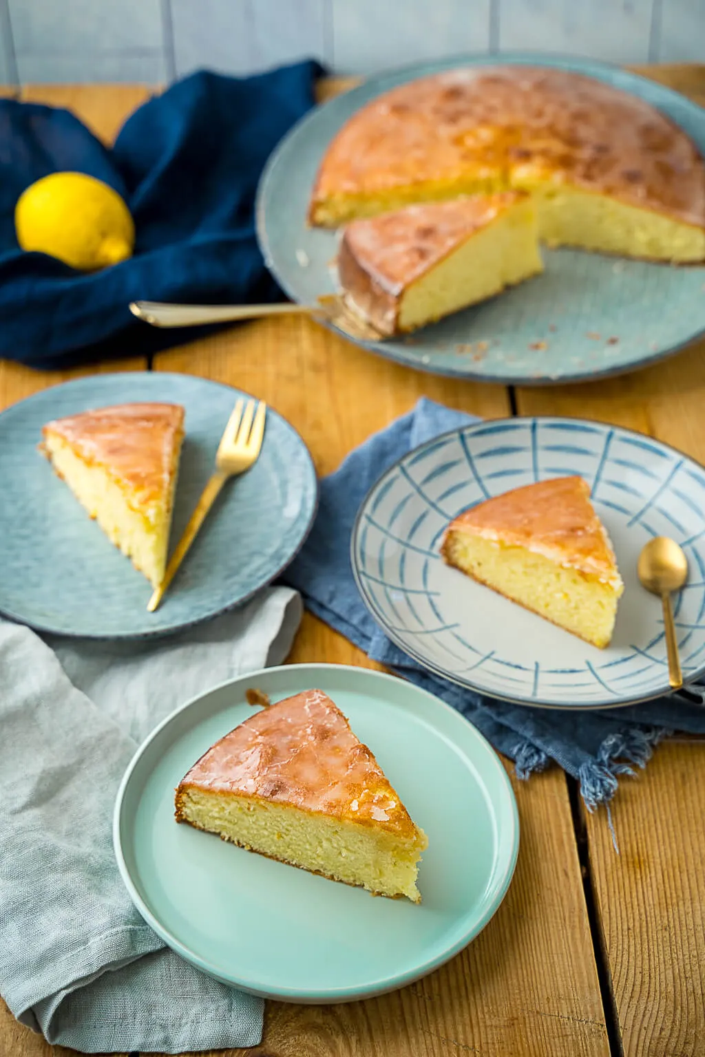 Zitronenkuchen mit Sirup getränkt