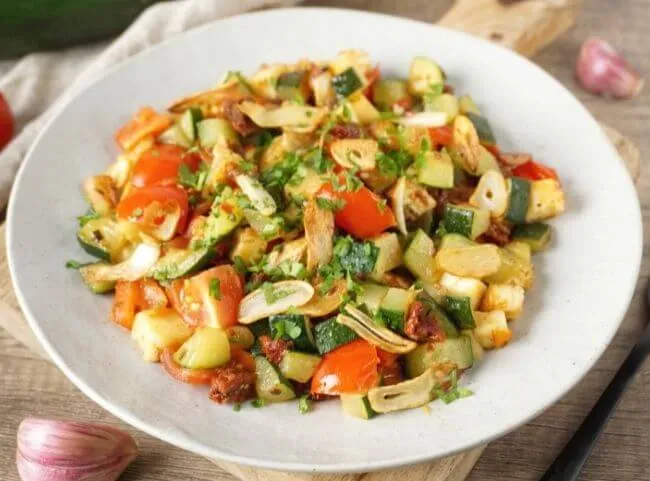 Zucchinipfanne, ein vielseitiges Low-Carb-Rezept