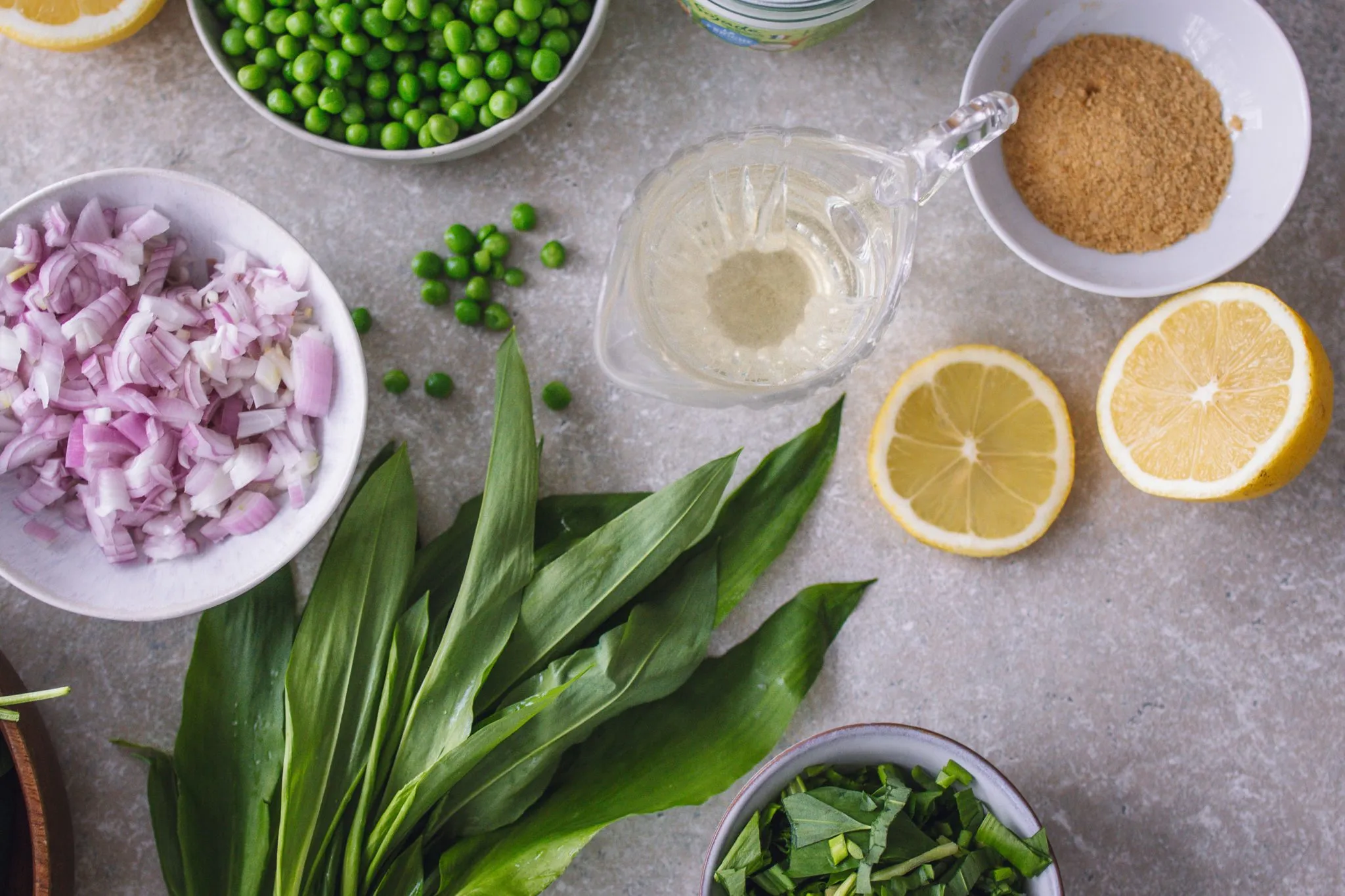 Zutaten für den Orzo vorbereiten