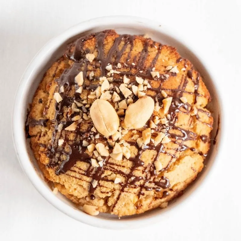 5-Minuten Low Carb Keto Erdnussbutter Tassenkuchen ohne Zucker & ohne Mehl Mobile Featured Image