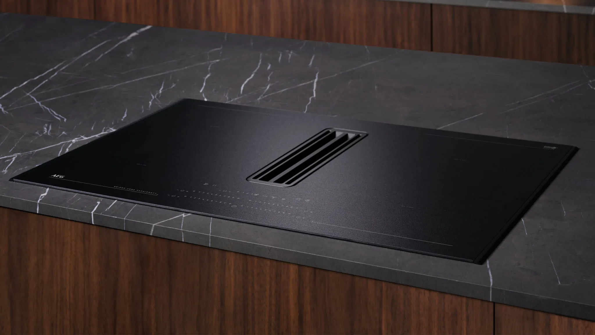 AEG Kochfeld mit Dunstabzug in der Mitte