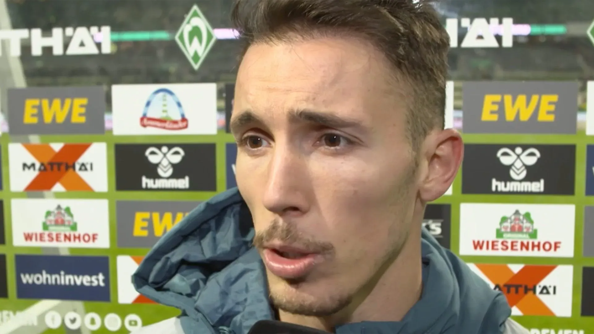 Alejandro Grimaldo jubelt nach seinem Treffer