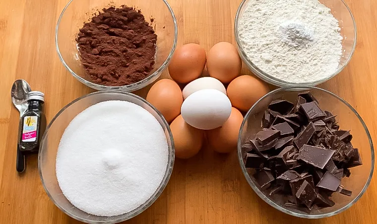 Alle Zutaten für den Harry Potter Schokoladenkuchen bereitgelegt