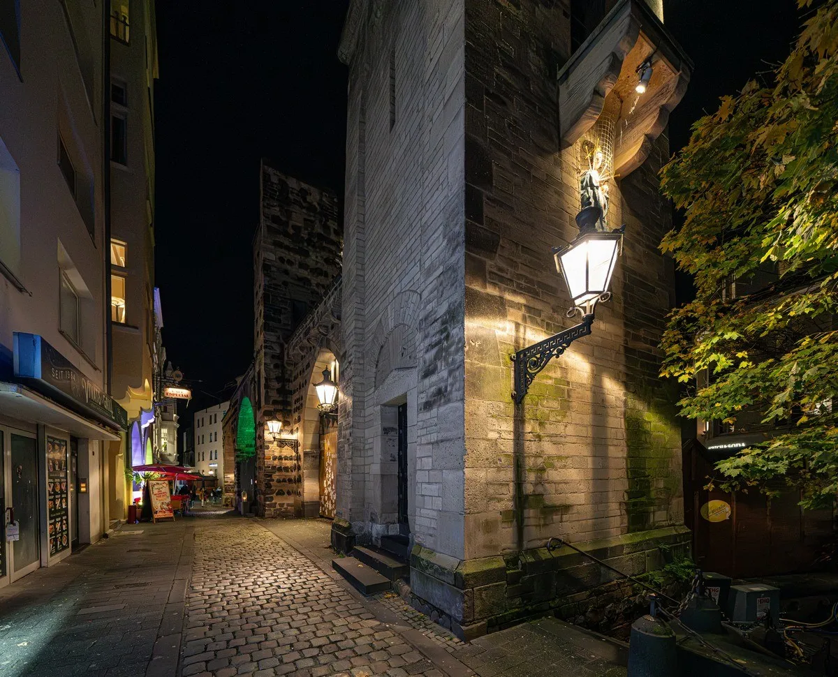 Alte und neue Architektur vereinen sich in der Stadtlandschaft Bonns
